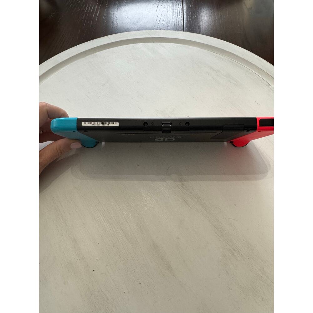 Nintendo Switch 32GB System Console Neon Red & Blue Joy-Cons, Dock Original Box - Picture 3 of 12